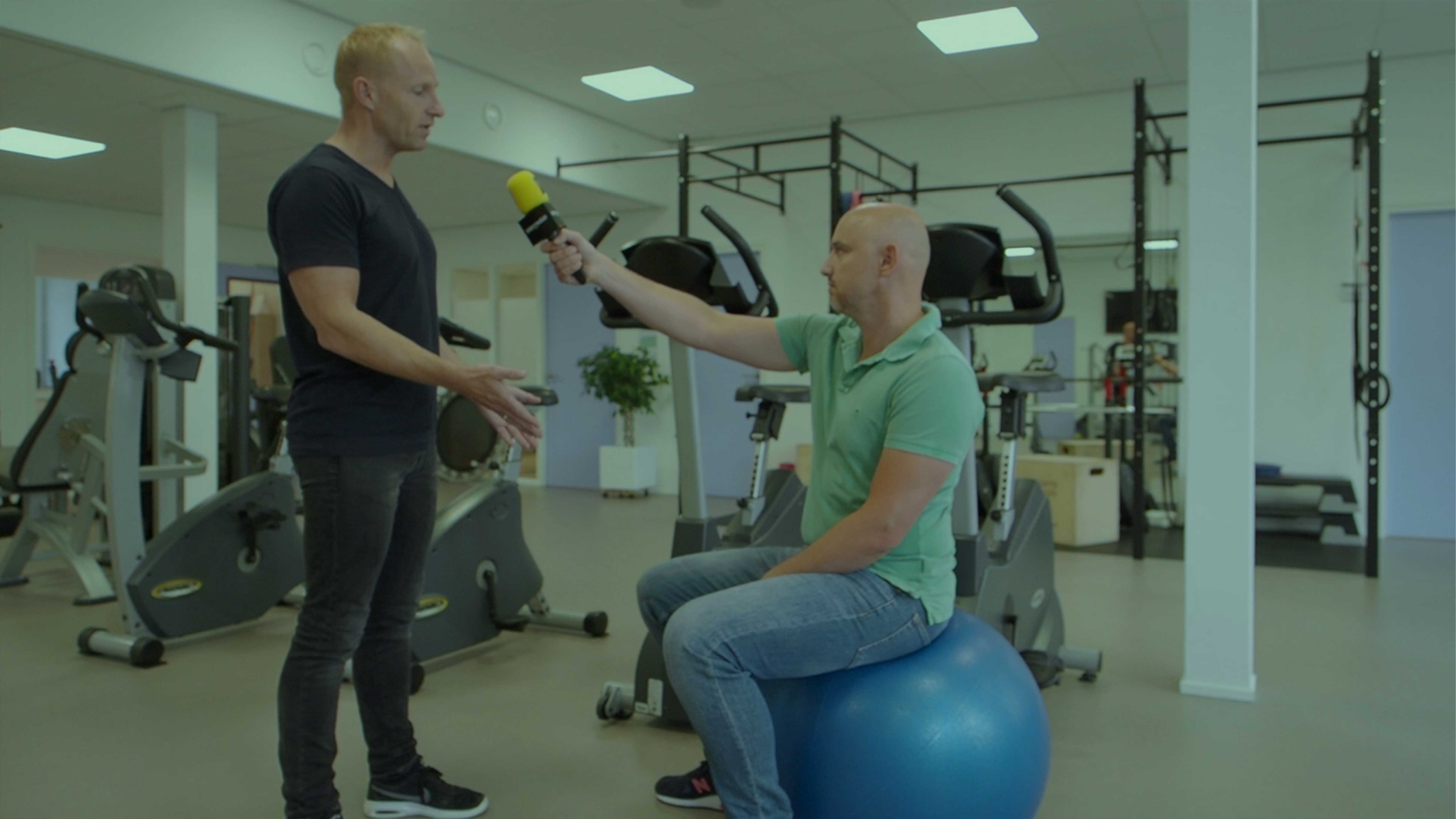 Zitten is het nieuwe roken. Kan de bureaustoel op de brandstapel